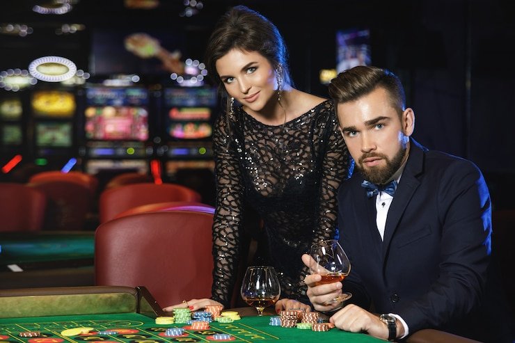 Aplikasi mobile tupaiwin menampilkan dashboard dengan taruhan Liga 1 dan live casino tables